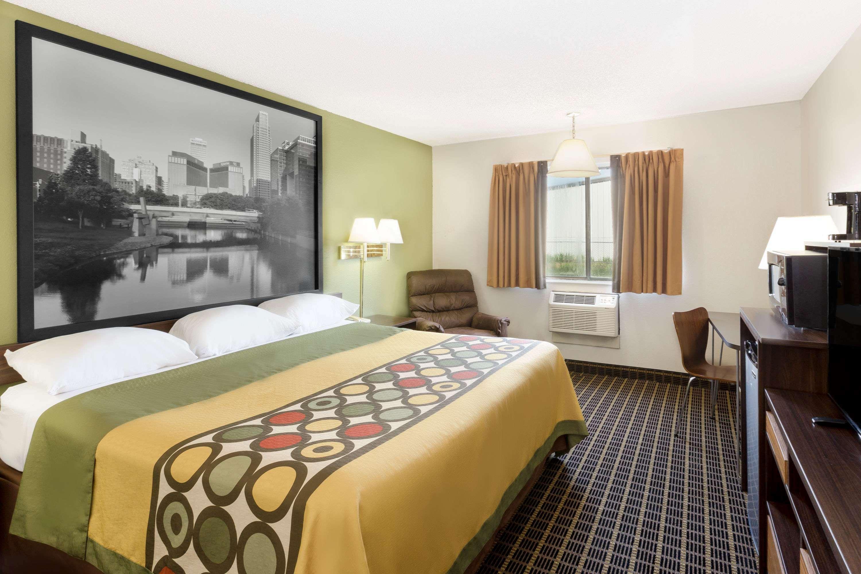 Super 8 By Wyndham Norfolk Exterior foto