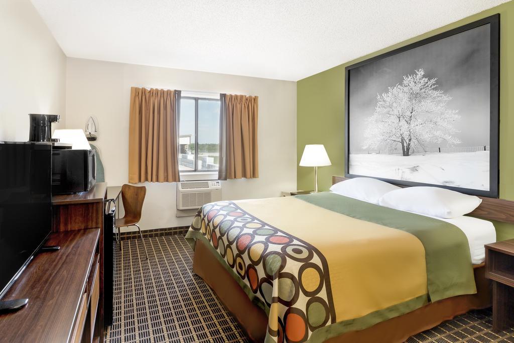 Super 8 By Wyndham Norfolk Exterior foto